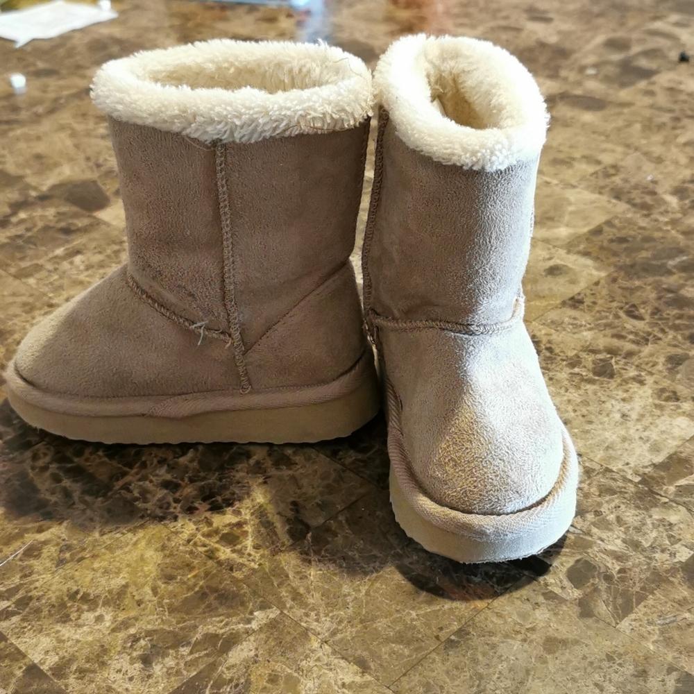 Toddler girls comfy booties!